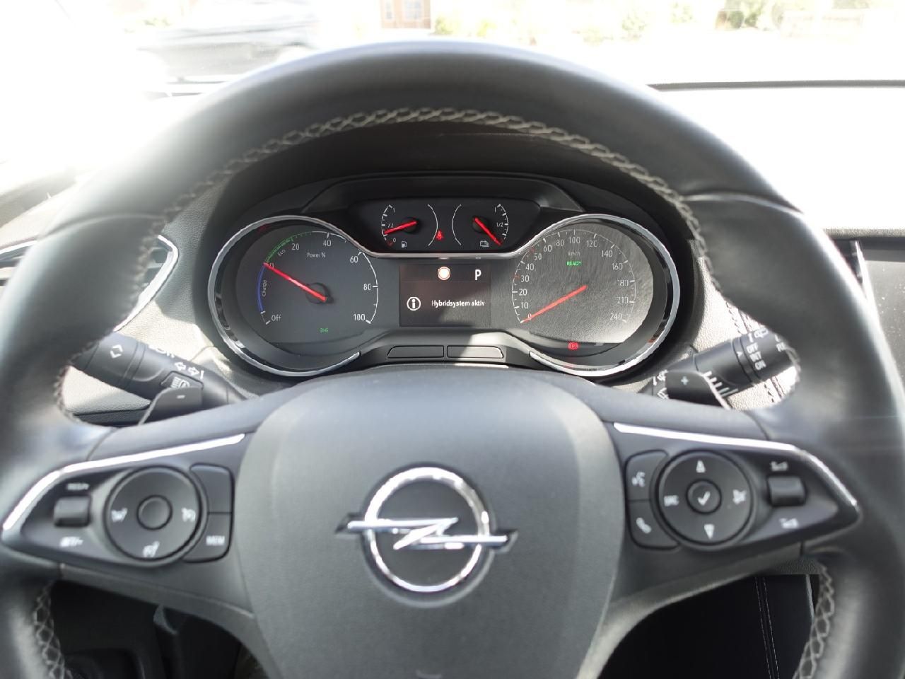 Fahrzeugabbildung Opel Grandland 1,6 Elegance Plug-in-Hybrid