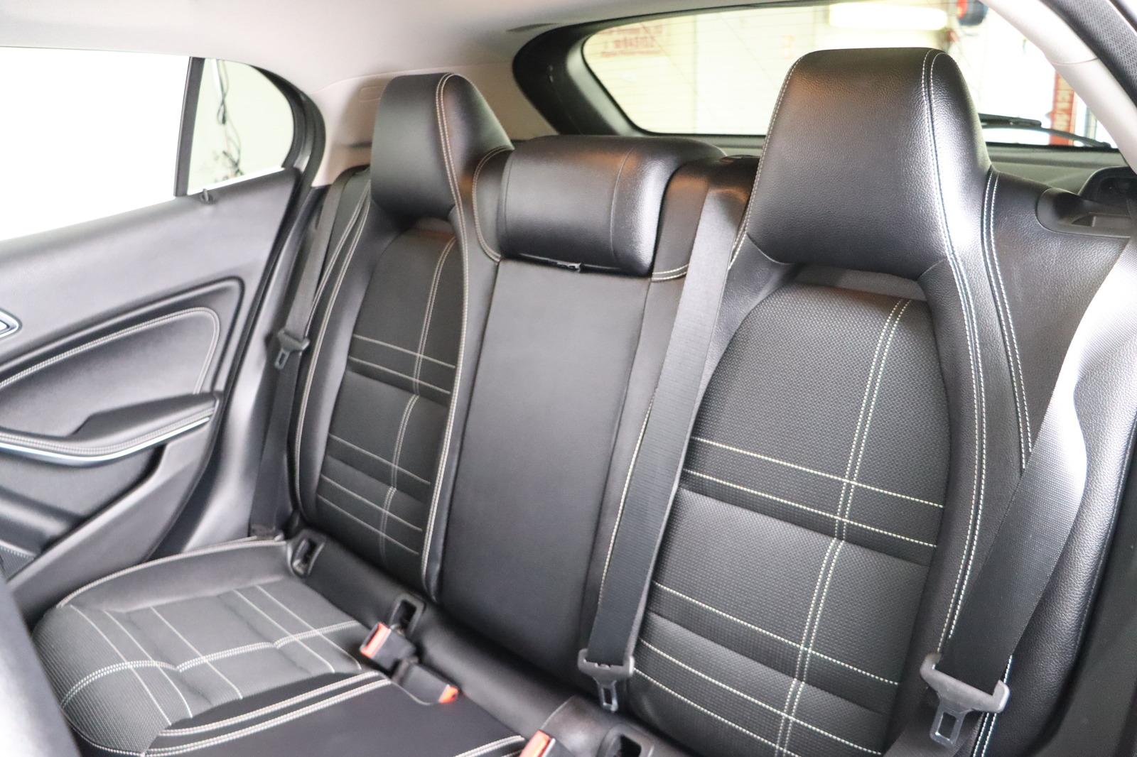 Mercedes-Benz GLA 200 Score * Bi- Xenon * Navi * SHZ *