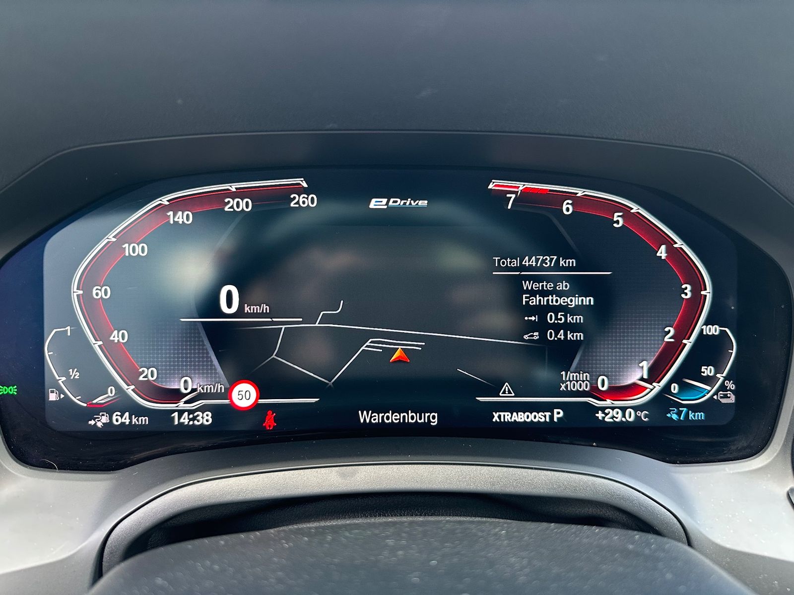 Fahrzeugabbildung BMW 330 e Touring M-Sport NAV+LED+PANO+AHK+HEAD-UP
