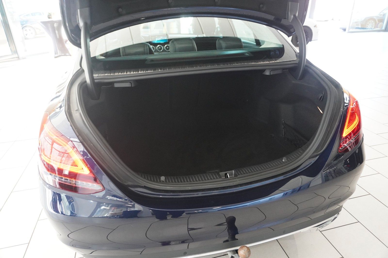 Fahrzeugabbildung Mercedes-Benz C 220 D LIM. AVANTGARDE NAVI/LED/KAMERA/SHZ/AHK