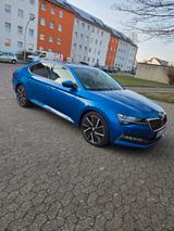 Skoda Superb 2.0 TSI 140kW DSG L&K L&K - Skoda Superb mit Benzin-Antrieb: Limousine, 2.0