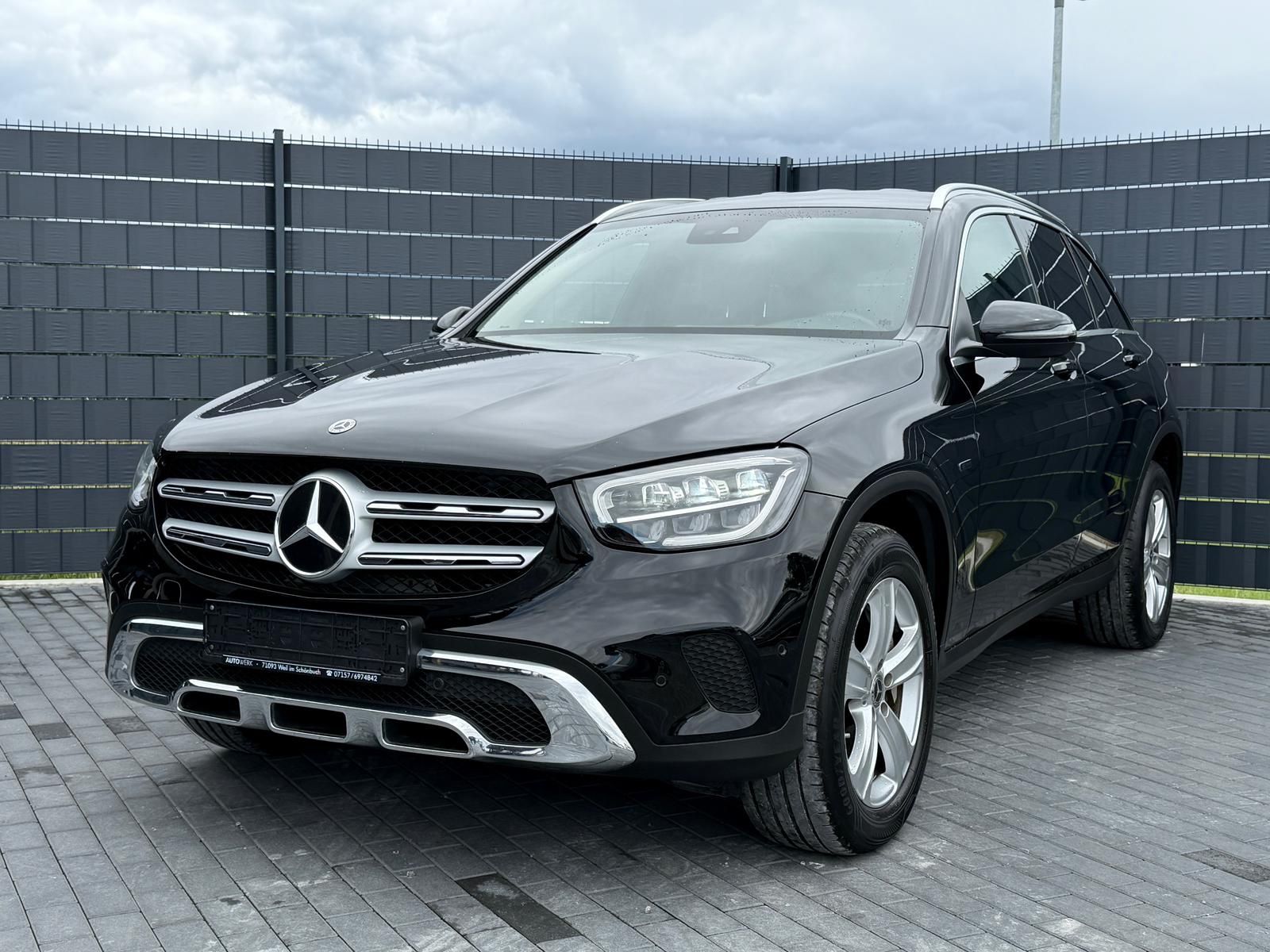 MERCEDES-BENZ GLC 300 de 4Matic*9G*DISTR+*LED*CAM*CARPLAY*SHZ