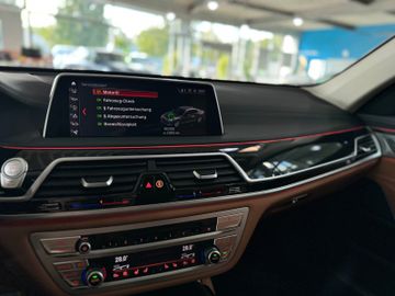 Fahrzeugabbildung BMW 740d xDr Glasdach ACC HUD HI-FI Ferngest.Parken