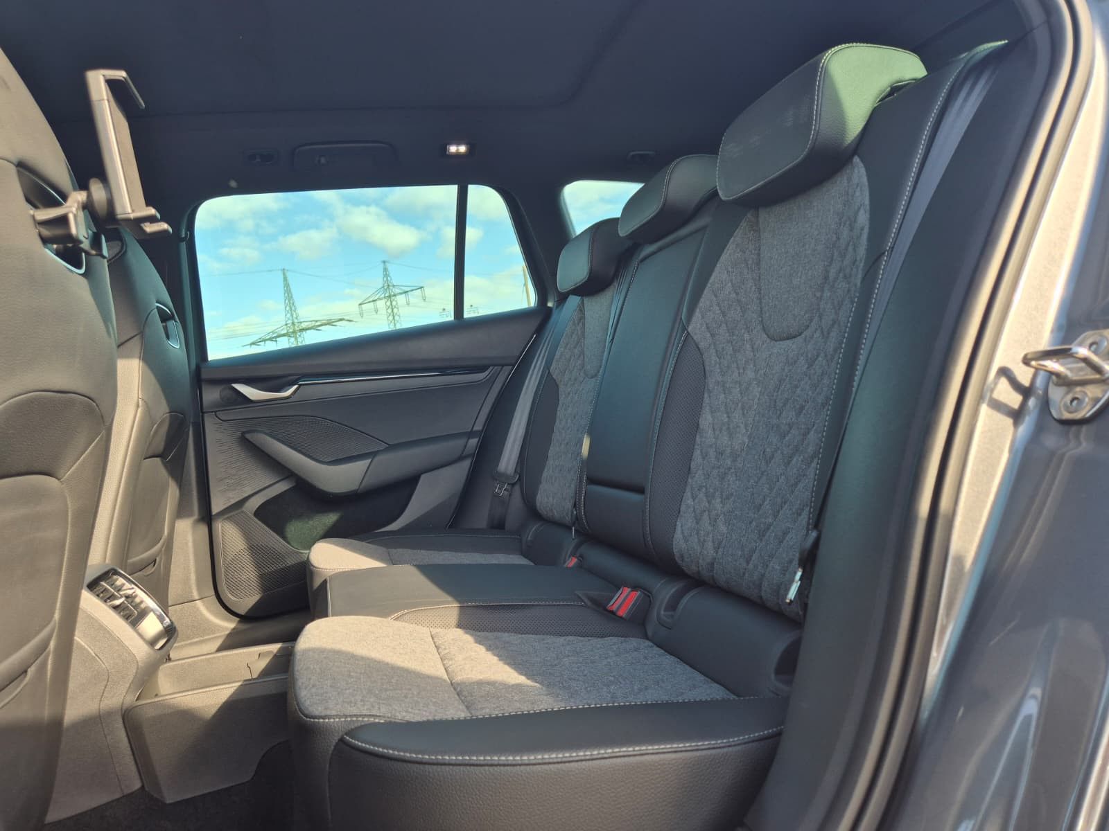 Fahrzeugabbildung SKODA Octavia 1.5 DSG Sportline PANO*MATRIX*AHK*5J.GAR