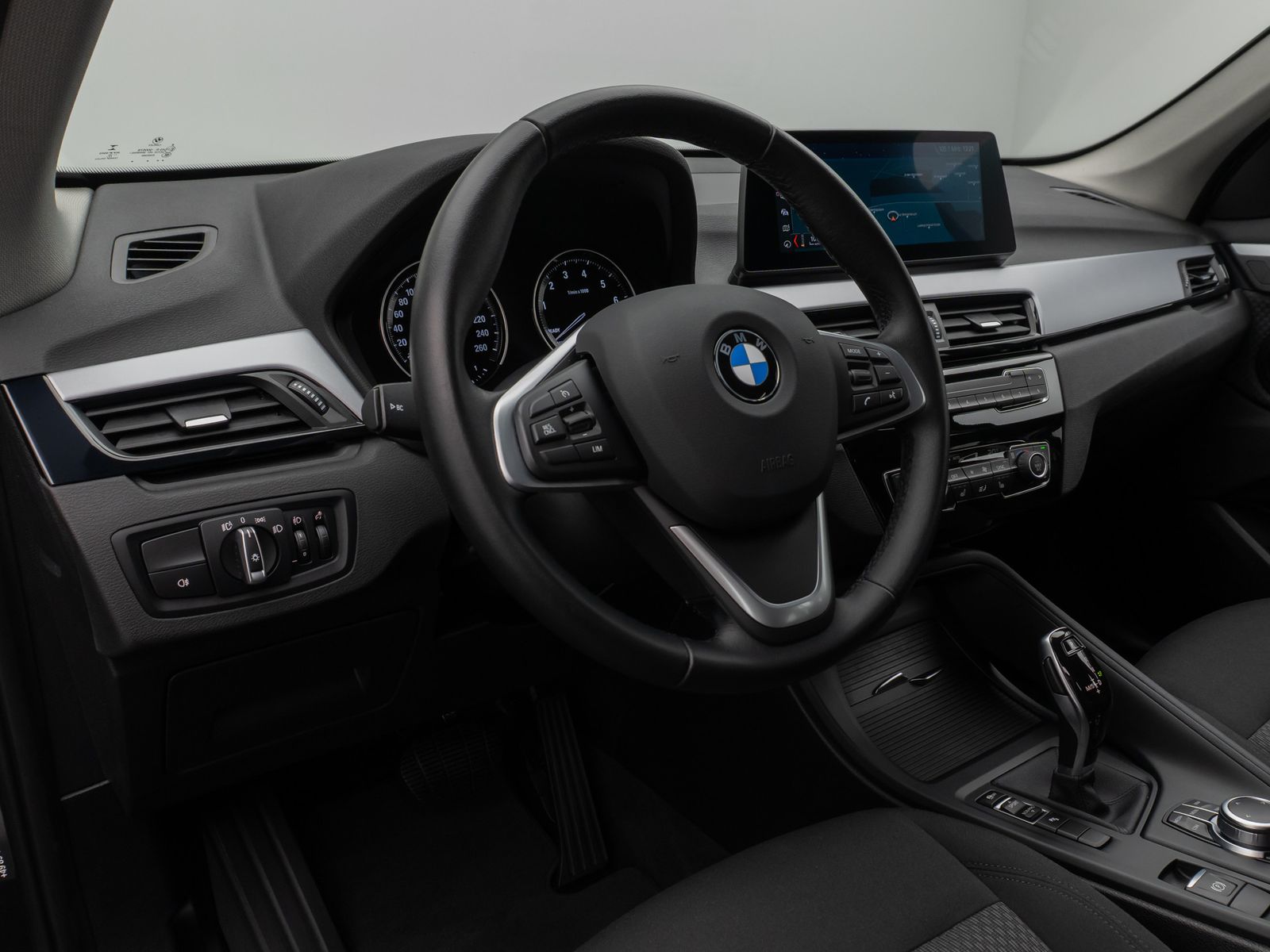 Fahrzeugabbildung BMW X1 sD20i Kamera HUD DAB Alarm Geschwindigkeitsre