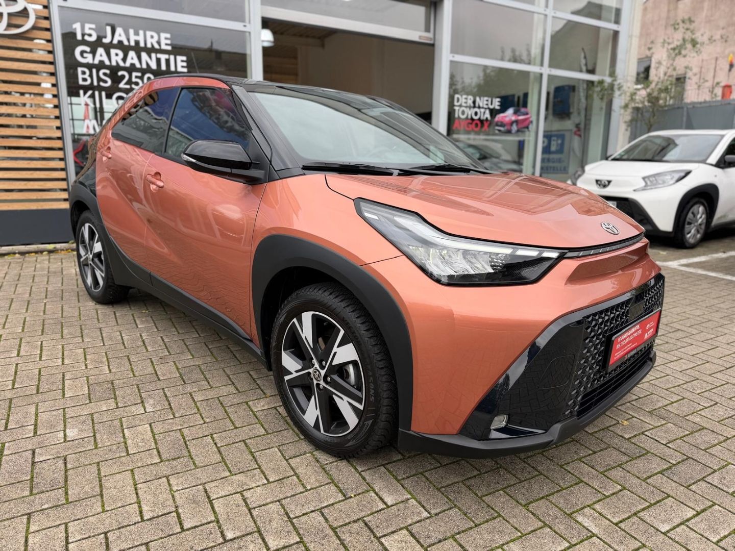 Toyota Aygo X Hybrid Teamplayer SHZ LED Allwetter ACP