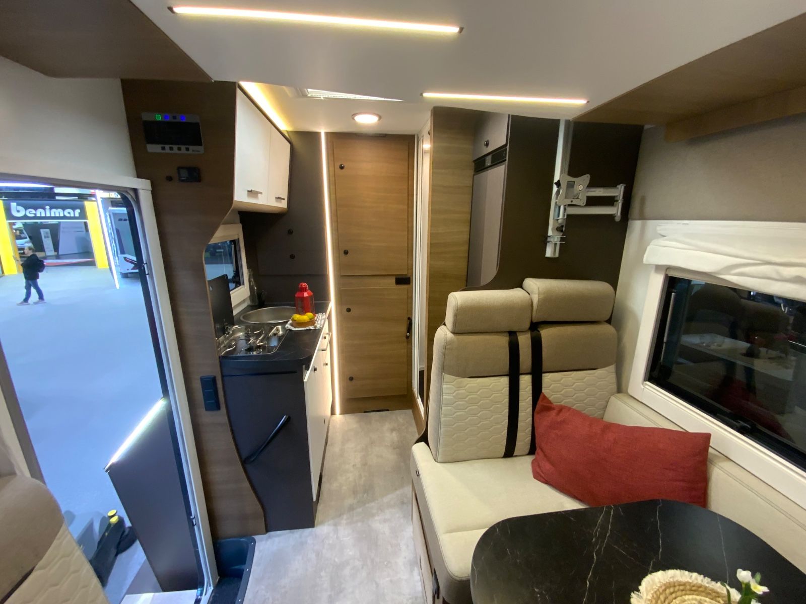 Fahrzeugabbildung Benimar Y 881 **Slim 2,14 m**neuer Grundriss**5,99 m**