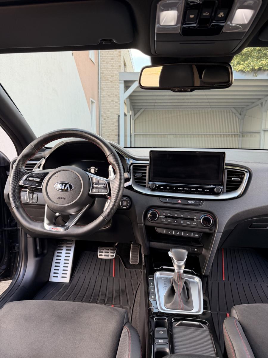Kia ProCeed GT 204PS DCT / 1. Hand / Panorama / JBL 