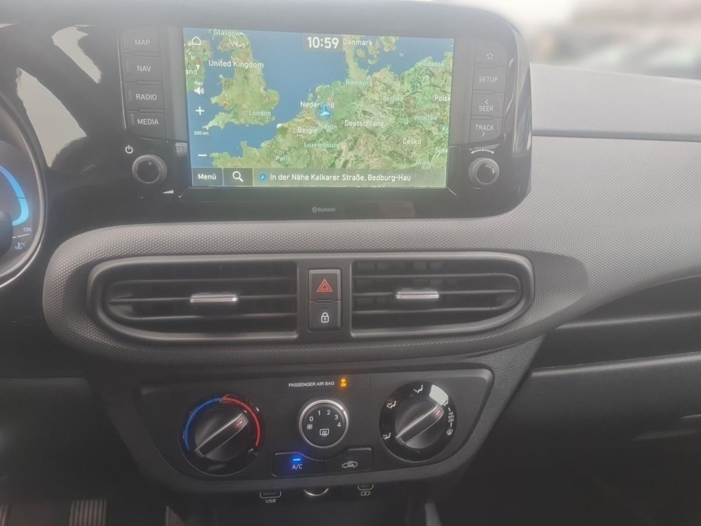 Fahrzeugabbildung Hyundai i10 FL 1.0 Benzin MT Allwetterreifen PDC Klima