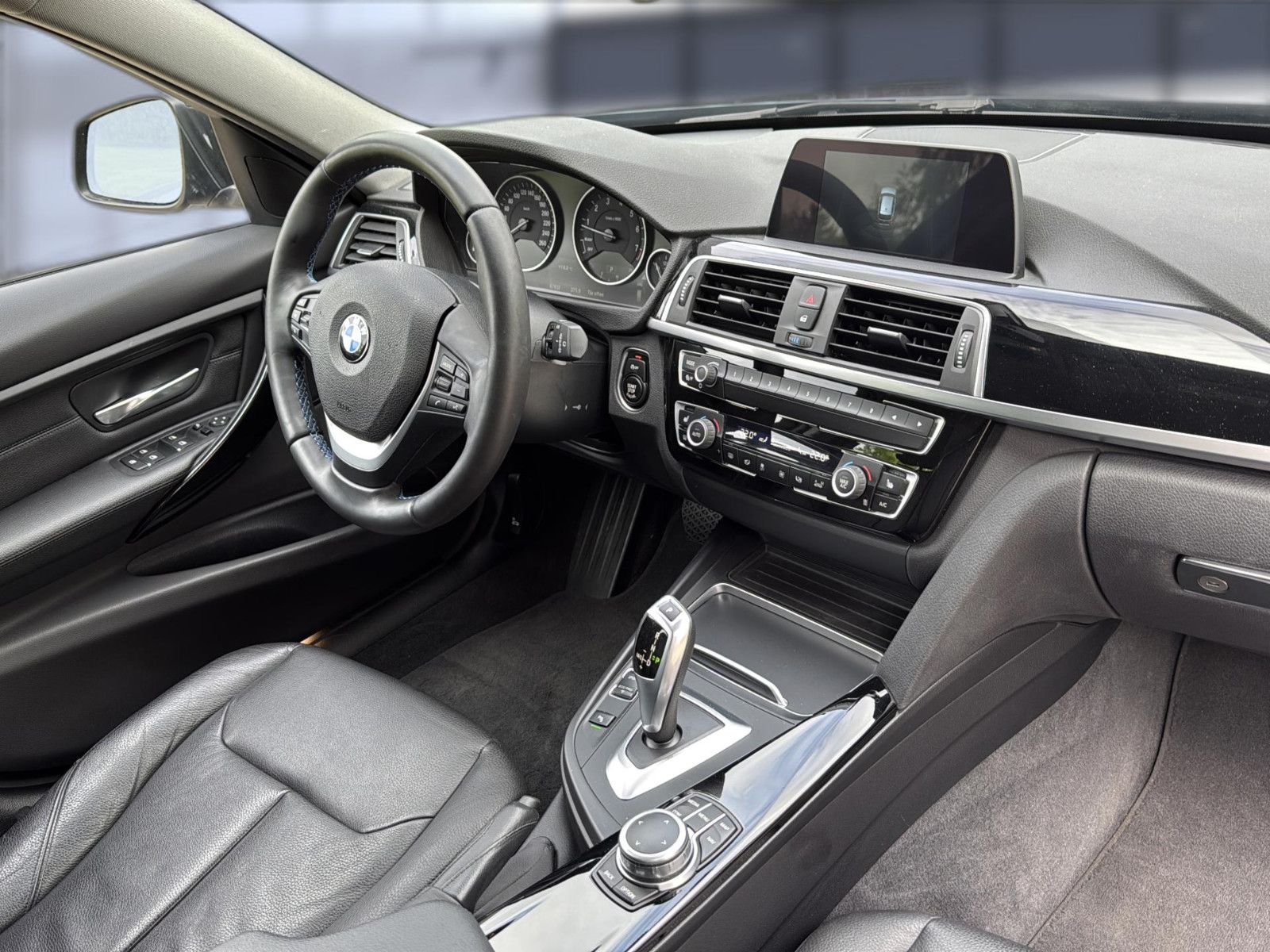 Fahrzeugabbildung BMW 320 i Touring / AHK / unfallfrei