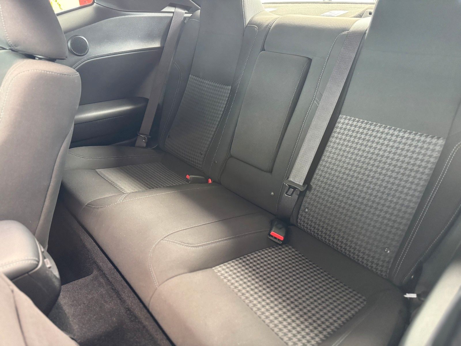Fahrzeugabbildung Dodge Challenger SXT 3.6 V6 Navi Alpine CarPlay LPG
