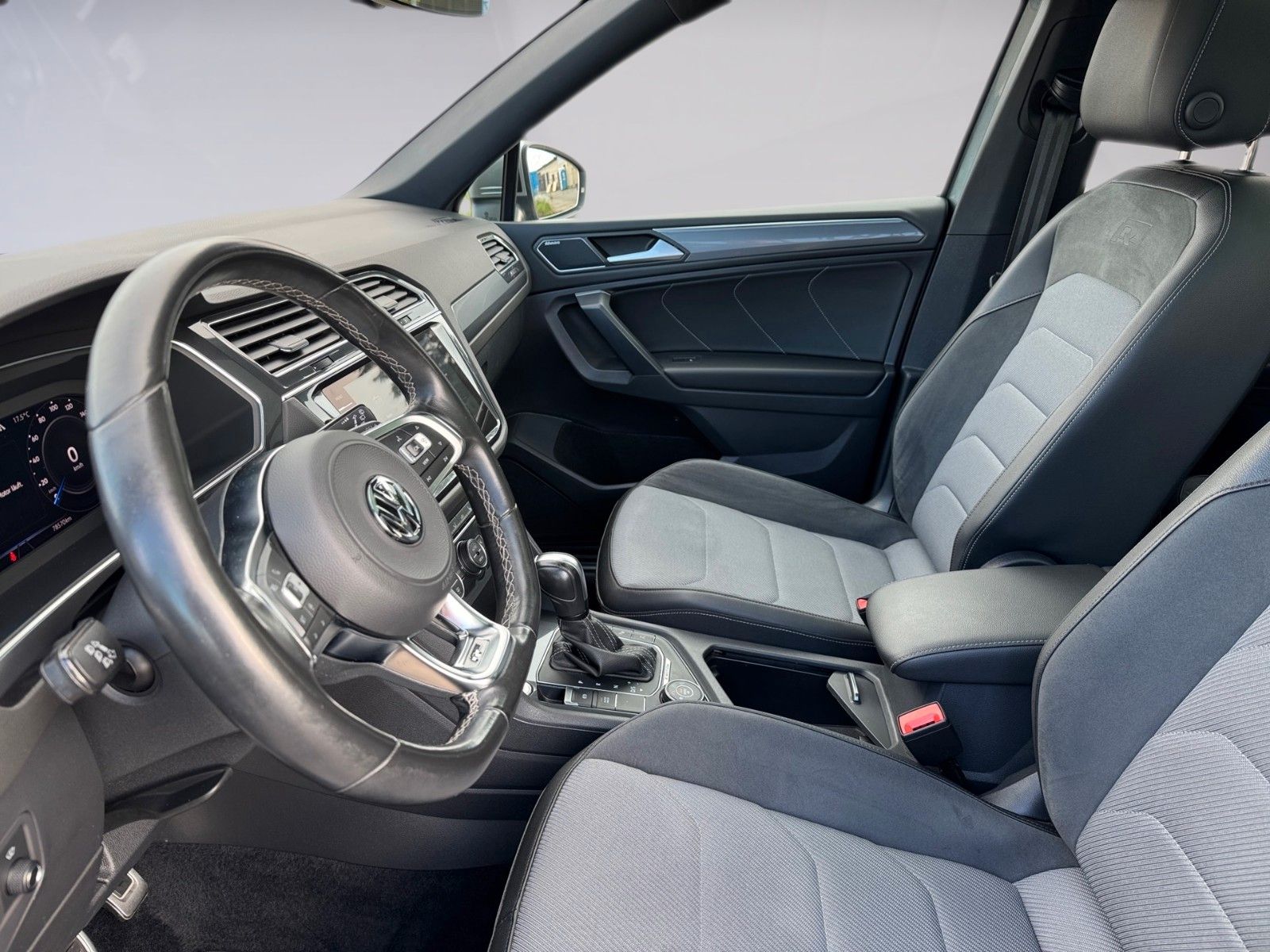Fahrzeugabbildung Volkswagen Tiguan Allspace 2.0TDI R-Line Highline 4Motion