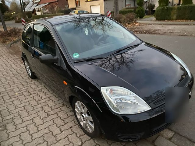 Ford Fiesta 1,6L 2003 schwarz