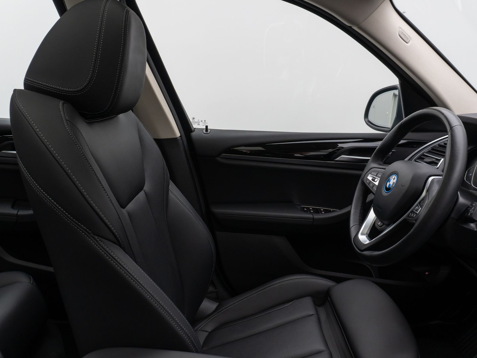 Fahrzeugabbildung BMW X3 xD30e Panorama 360° HUD DAB AHK Alarm Sport