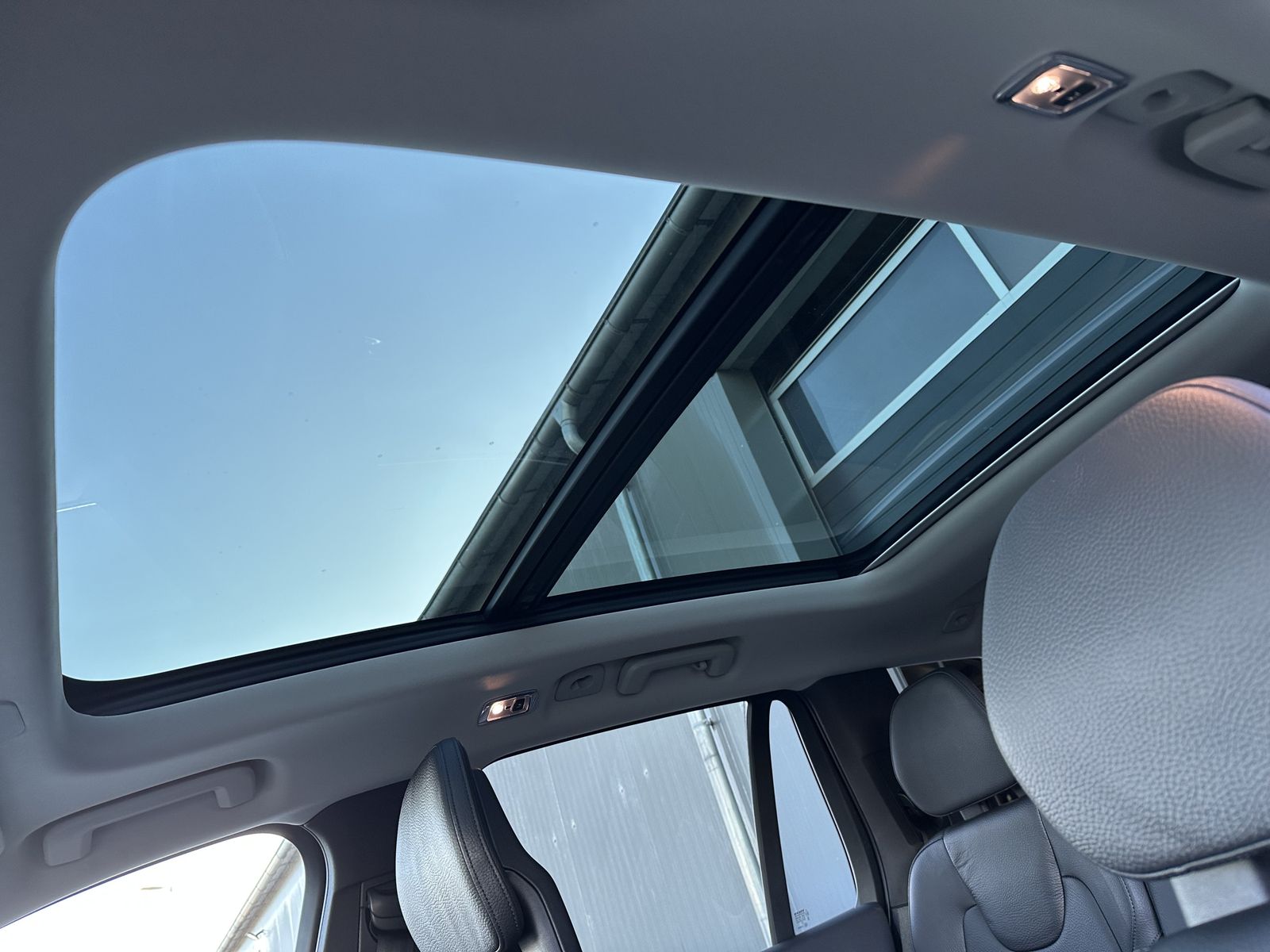 Fahrzeugabbildung Volvo XC90 T8 AWD Inscription 7-Sitzer NAV+LED+VC+PANO