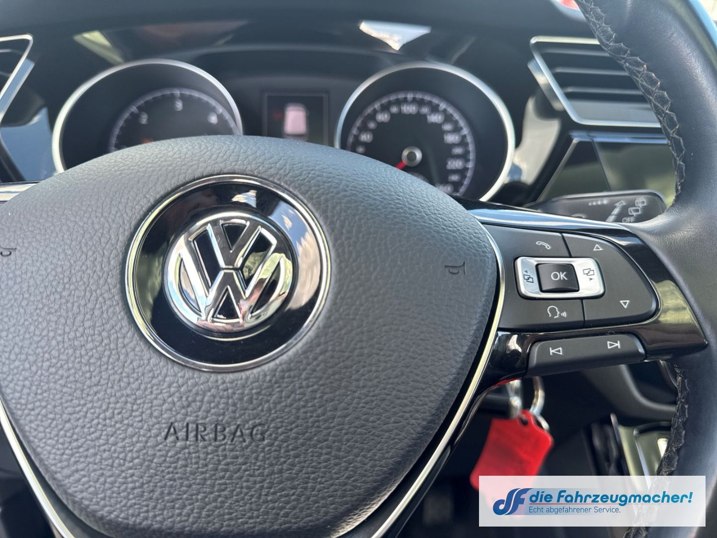 Fahrzeugabbildung Volkswagen Touran Highline 2,0TDi Pano *EXPORT