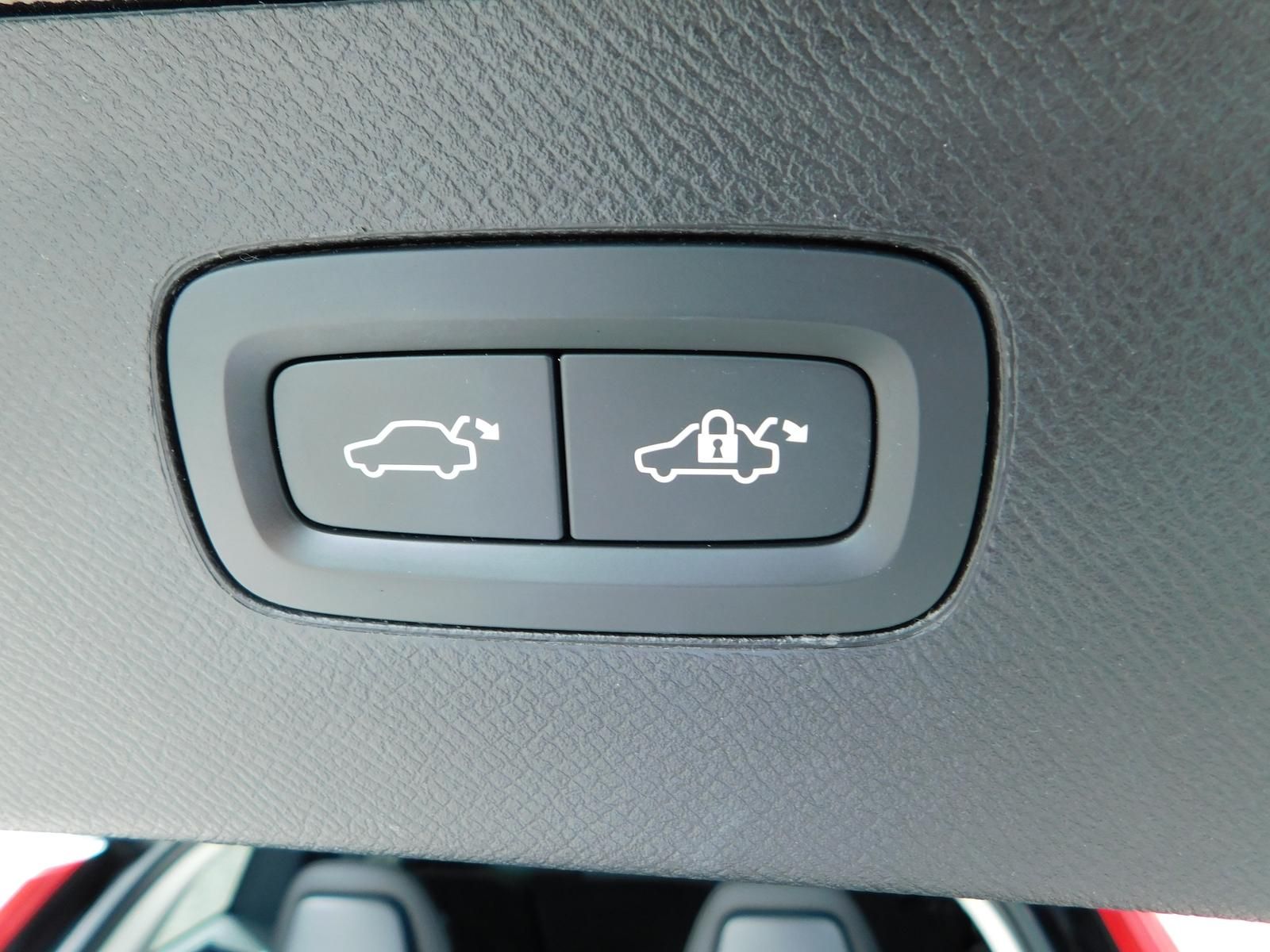 Fahrzeugabbildung Volvo XC90 B5 D Plus Dark