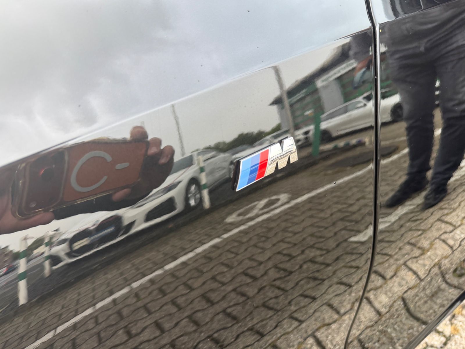 Fahrzeugabbildung BMW 330d xDrive Touring M SPORT PRO PANO STANDH. AHK