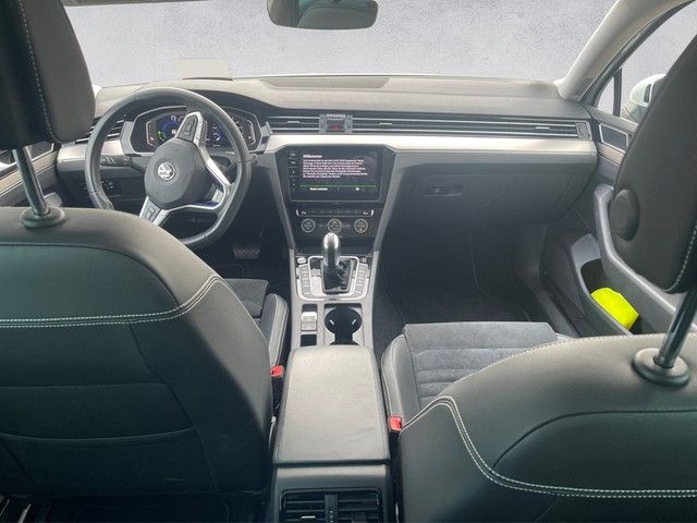 Fahrzeugabbildung Volkswagen Passat Variant GTE *Panorama*Navi*R-Line*