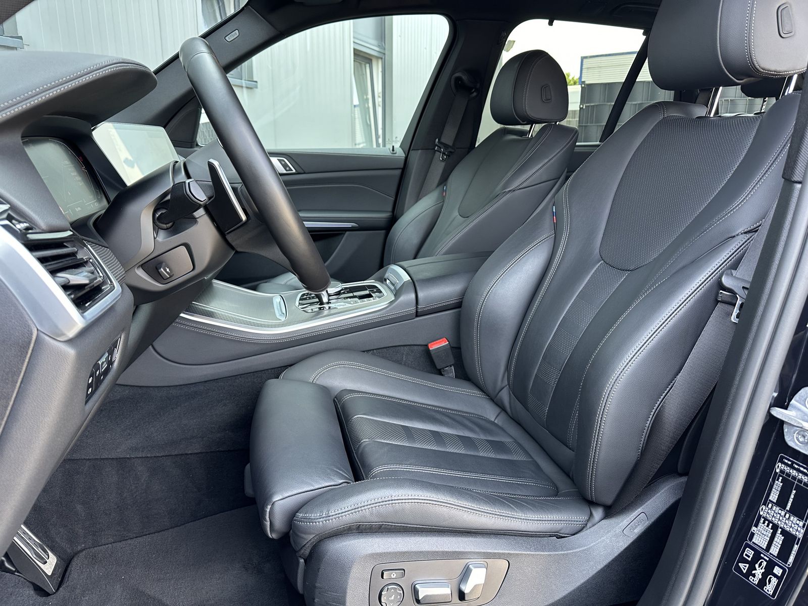 Fahrzeugabbildung BMW X5 xDrive30d M-Sport NAV+LED+AHK+360°+21ZOLL+PP