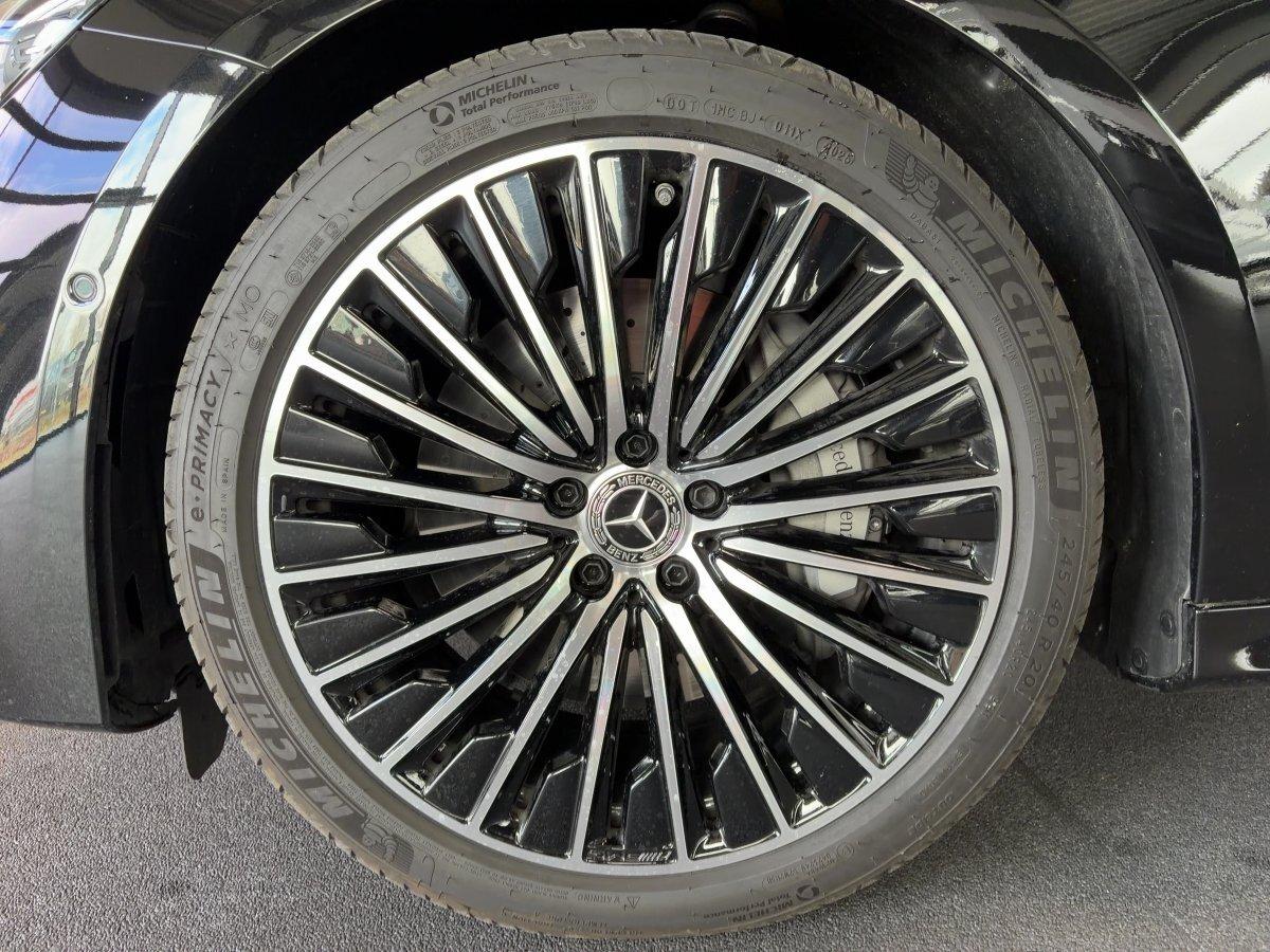 Mercedes-Benz E 220 d T AMG+PANO+DIST+360+KEYG+DIGILI+BURM+AHK