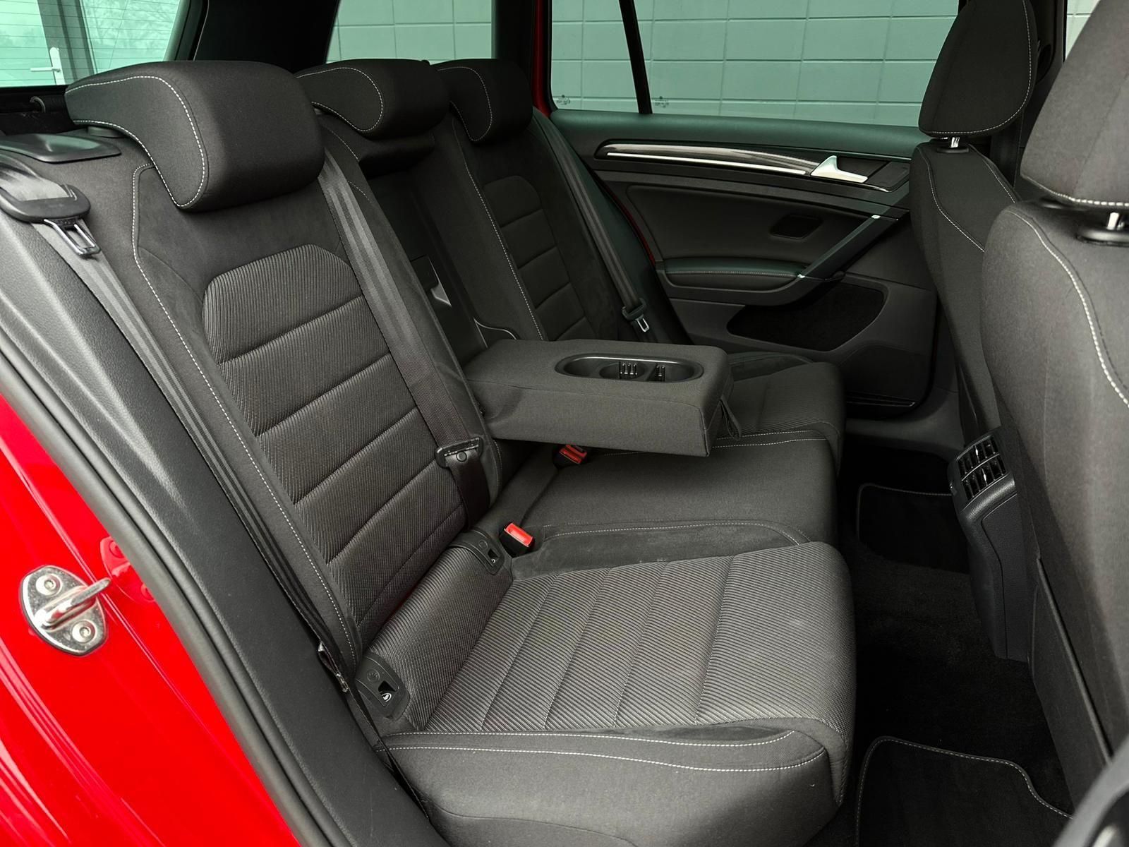 VW Golf R 2.0TSI VARIANT 4M* LED#SHZ#FH#PANO#KEYLES - Image 17