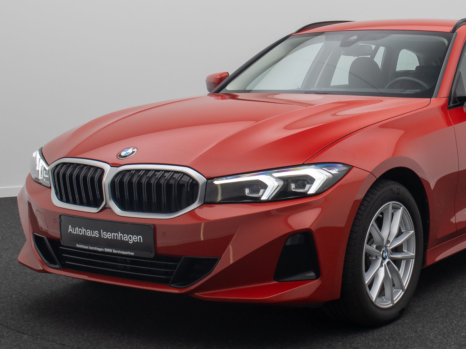 Fahrzeugabbildung BMW 320d xD DAB Alarm HUD HiFi Sportsitz Geschwindig