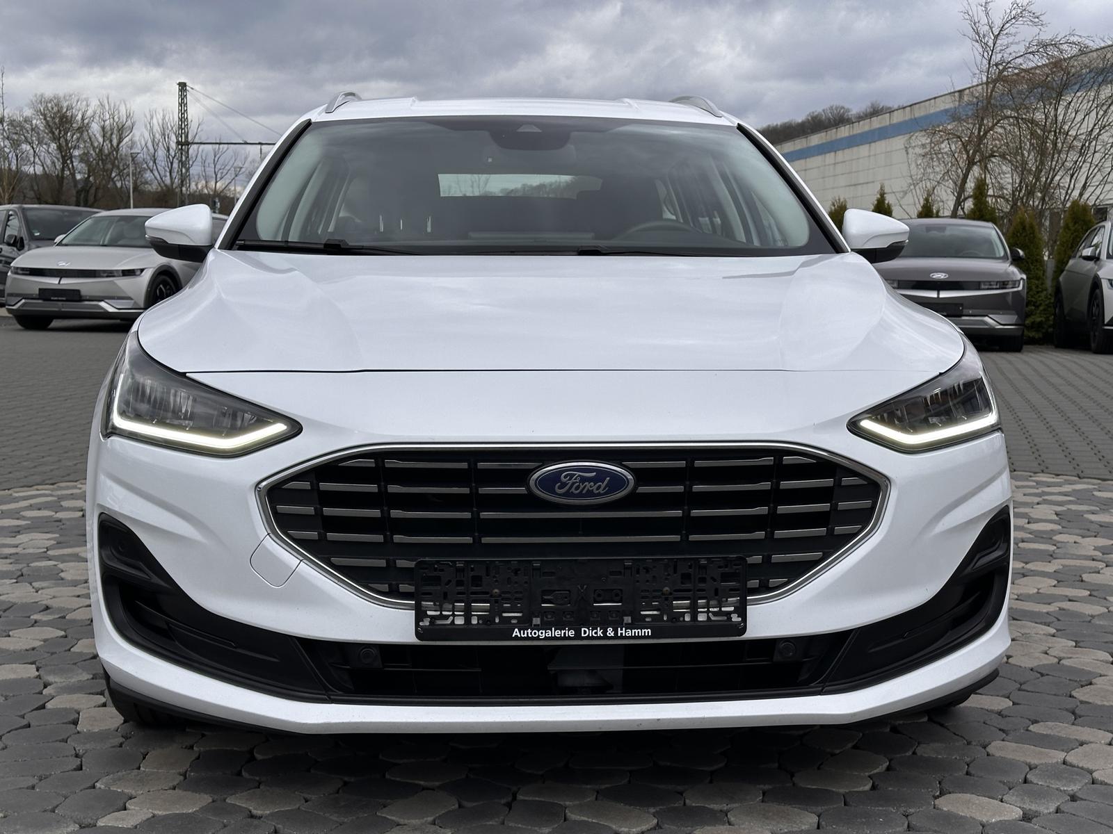 Ford Focus Titanium LED iACC NAVI SHZ CAM 