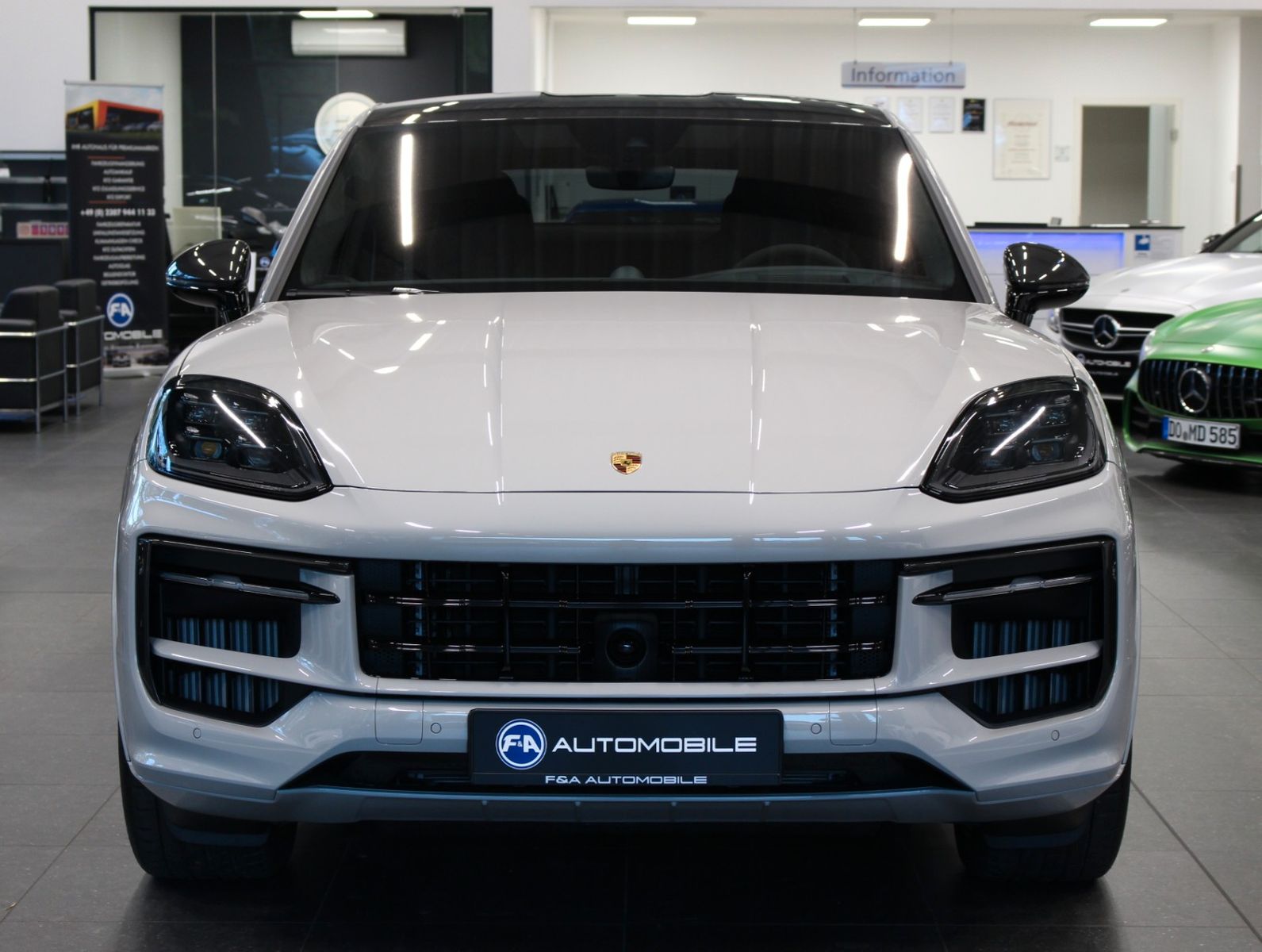 Fahrzeugabbildung Porsche Cayenne S Coupé Leichtbau-Sport-Paket Carbon