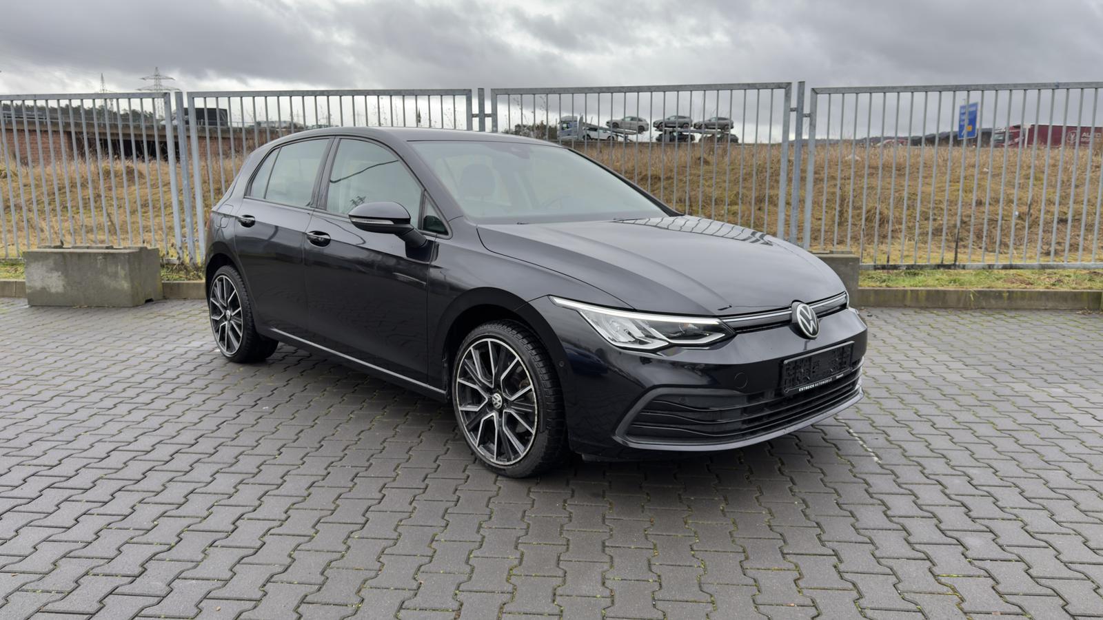 Volkswagen Golf 1.5 TSI Life/Navi/Kamera/Sport Sitze/LED/