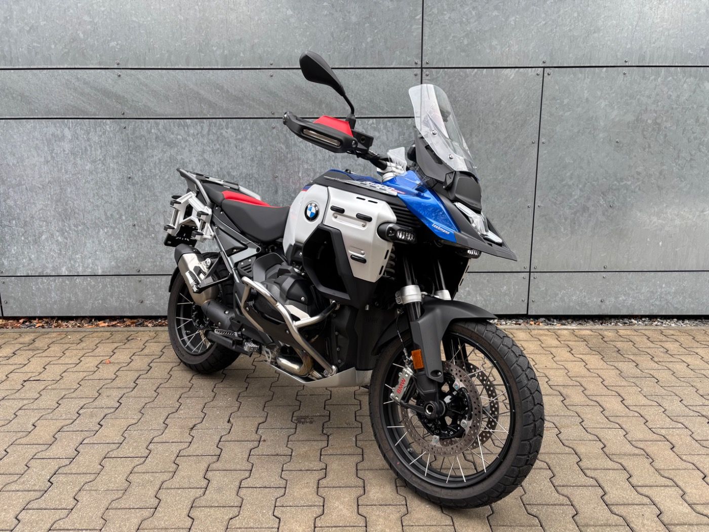 Fahrzeugabbildung BMW R 1300 GS Adventure Trophy 3 Pakete