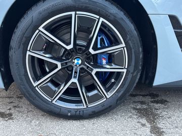 BMW i4 eDrive40 M Sportpaket HiFi DAB LED RFK Shz