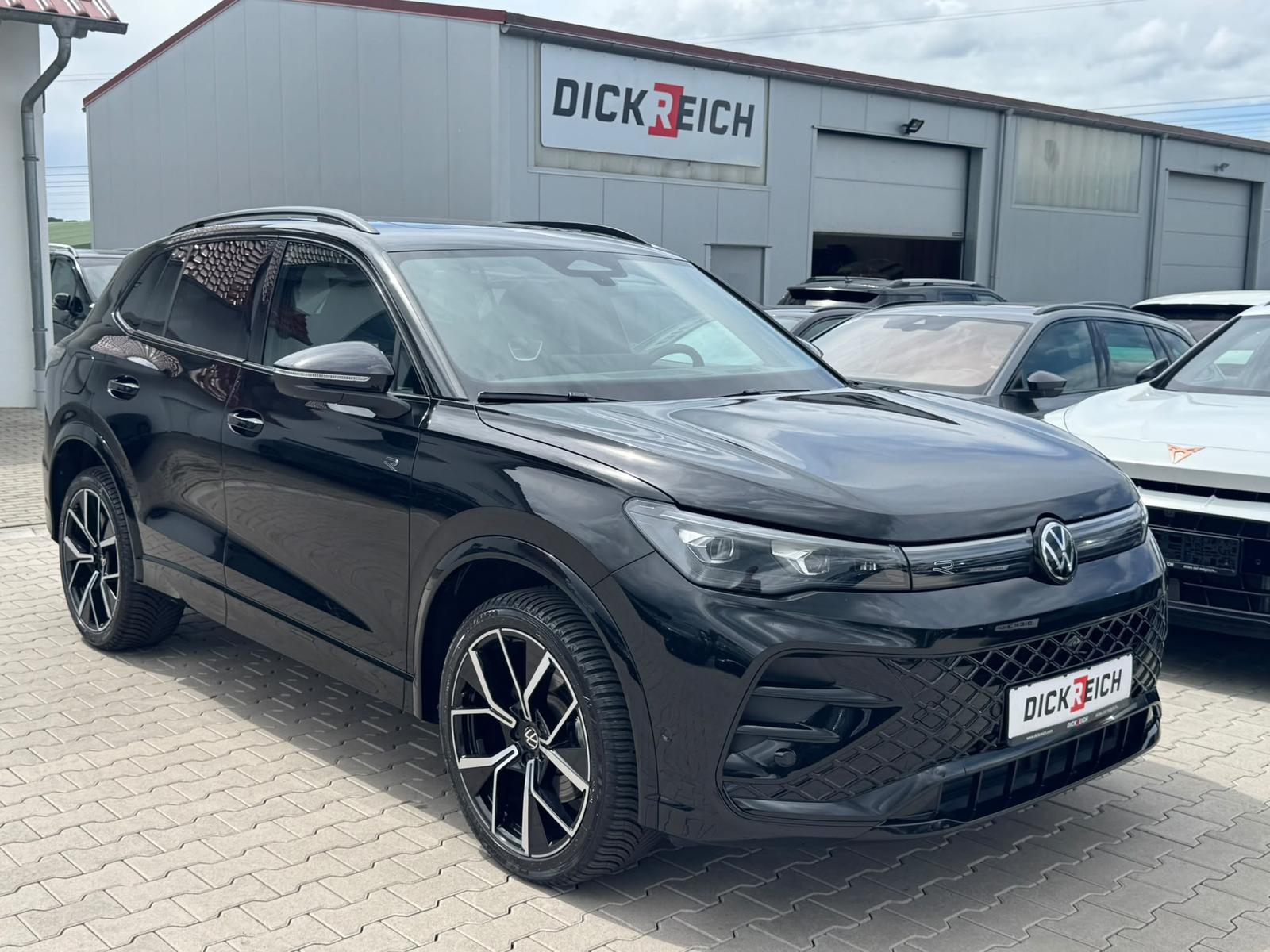 Volkswagen Tiguan 2.0 TDI R-Line 4M Pano*Black*Matrix*AHK