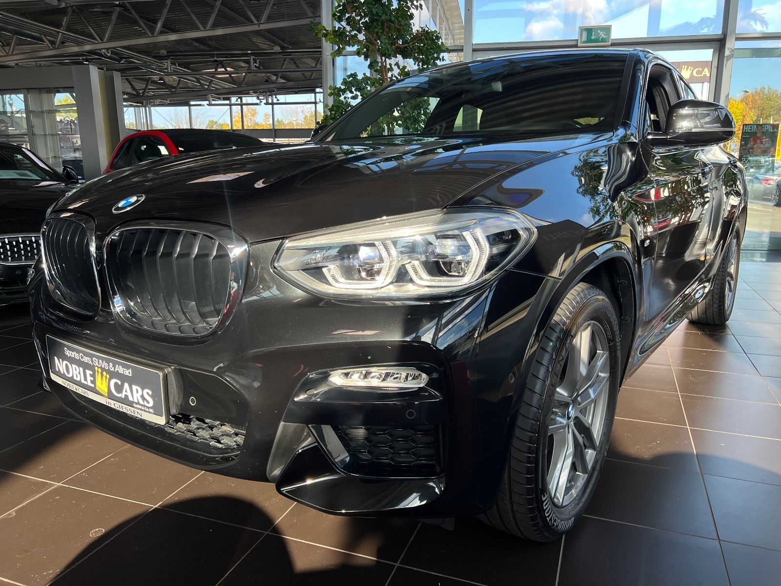 Fahrzeugabbildung BMW X4 xDrive 30 i M Sport AHK HUD LED NAV