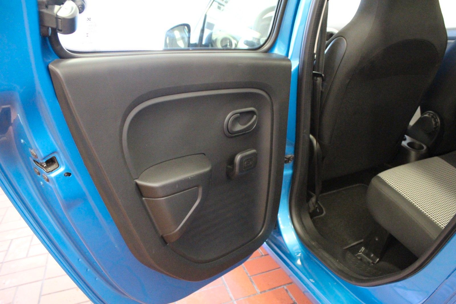 Fahrzeugabbildung Renault Twingo  SCe70  *Klima *Ganzjahresreifen