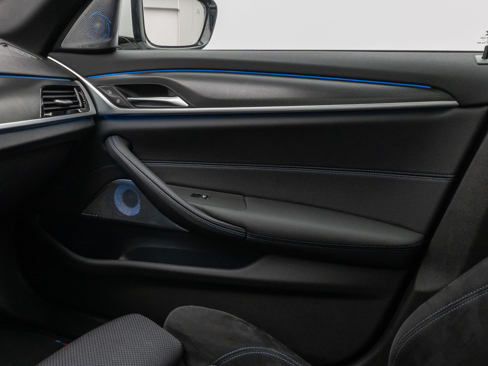Fahrzeugabbildung BMW 530e M Sport Panorama 360°Laser HUD Komfort 20"