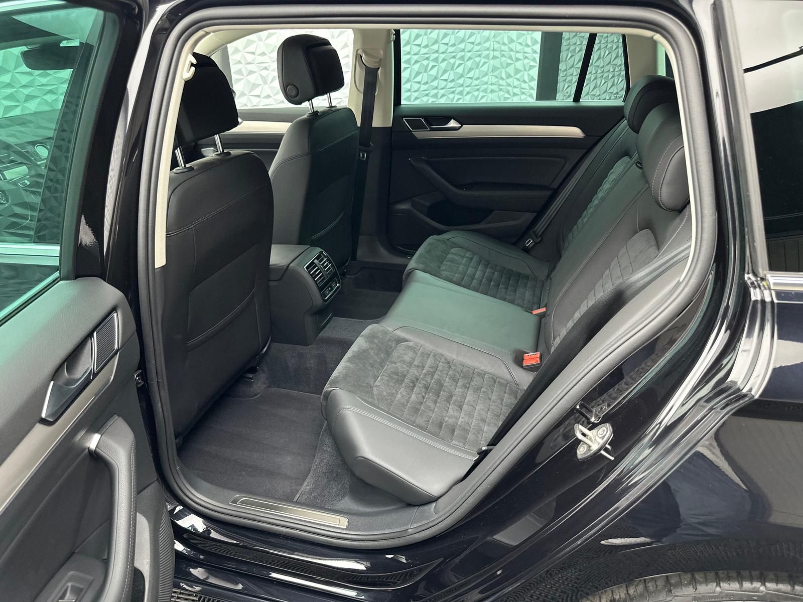 Fahrzeugabbildung Volkswagen PASSAT 1.8 TSI HIGHLINE/ACC/MASSAGE/VIRTUAL/DCC