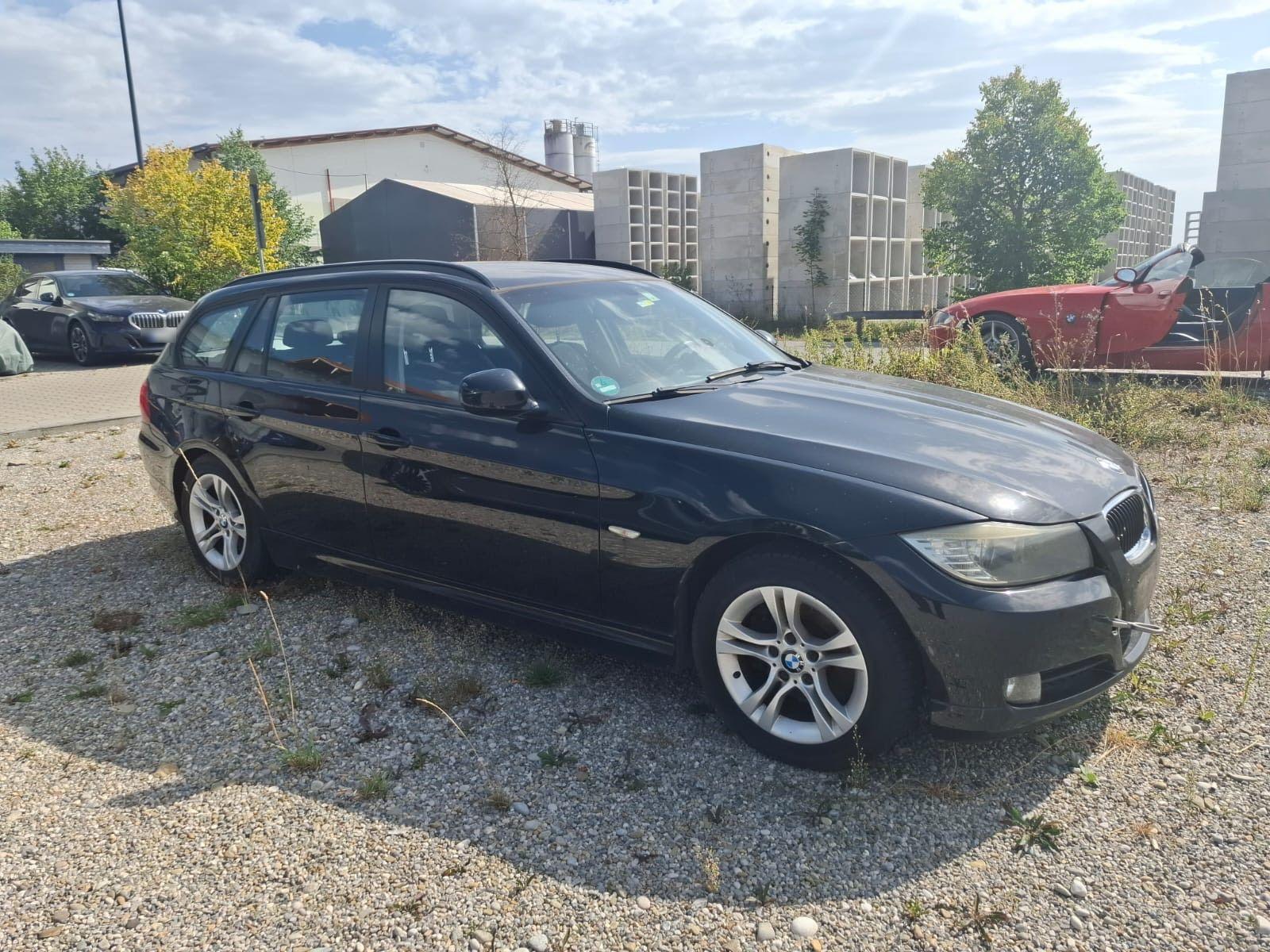 BMW 320 2010 — interior