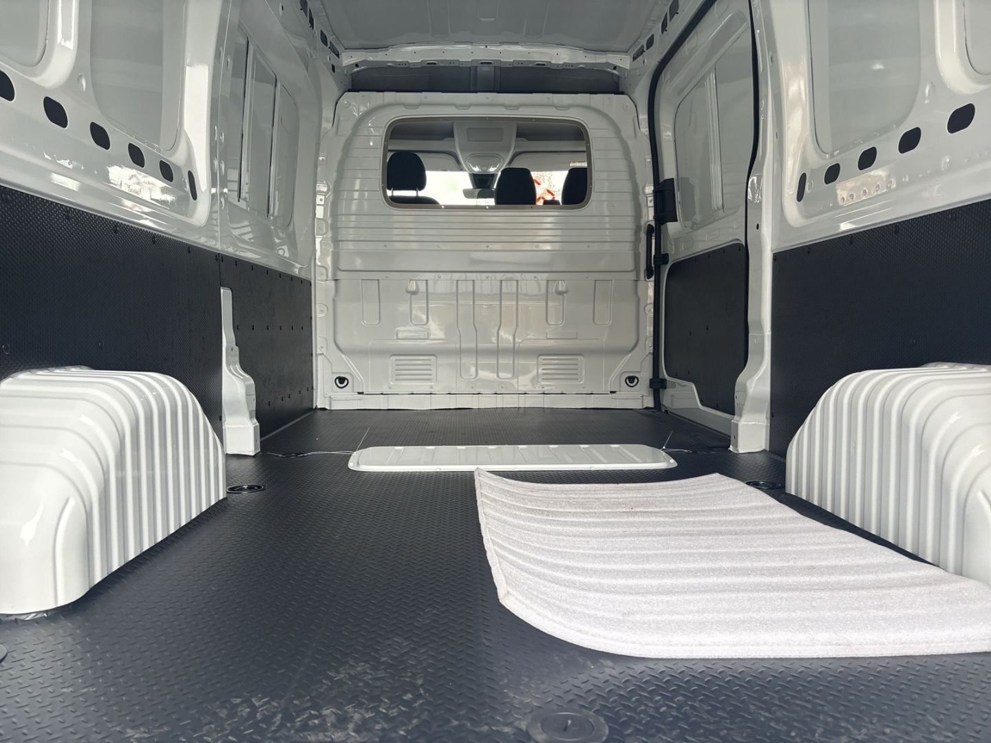 Fahrzeugabbildung Maxus Deliver9 KW 2.0 L3H2 FWD Komfort DAB Spurhalteas