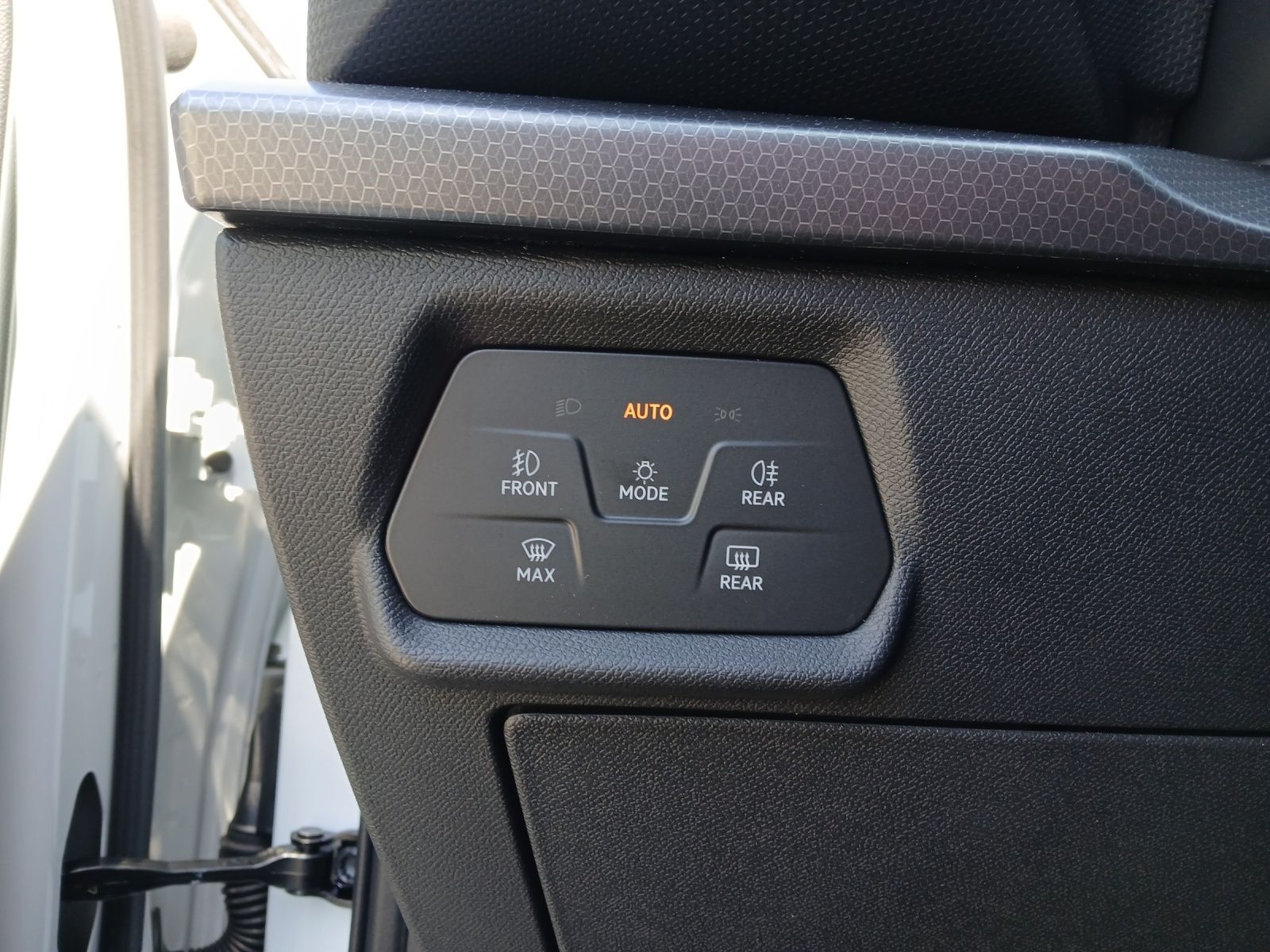 Fahrzeugabbildung SEAT Leon 1.0 TSI Style LED Climatronic GRA PDC SH LM
