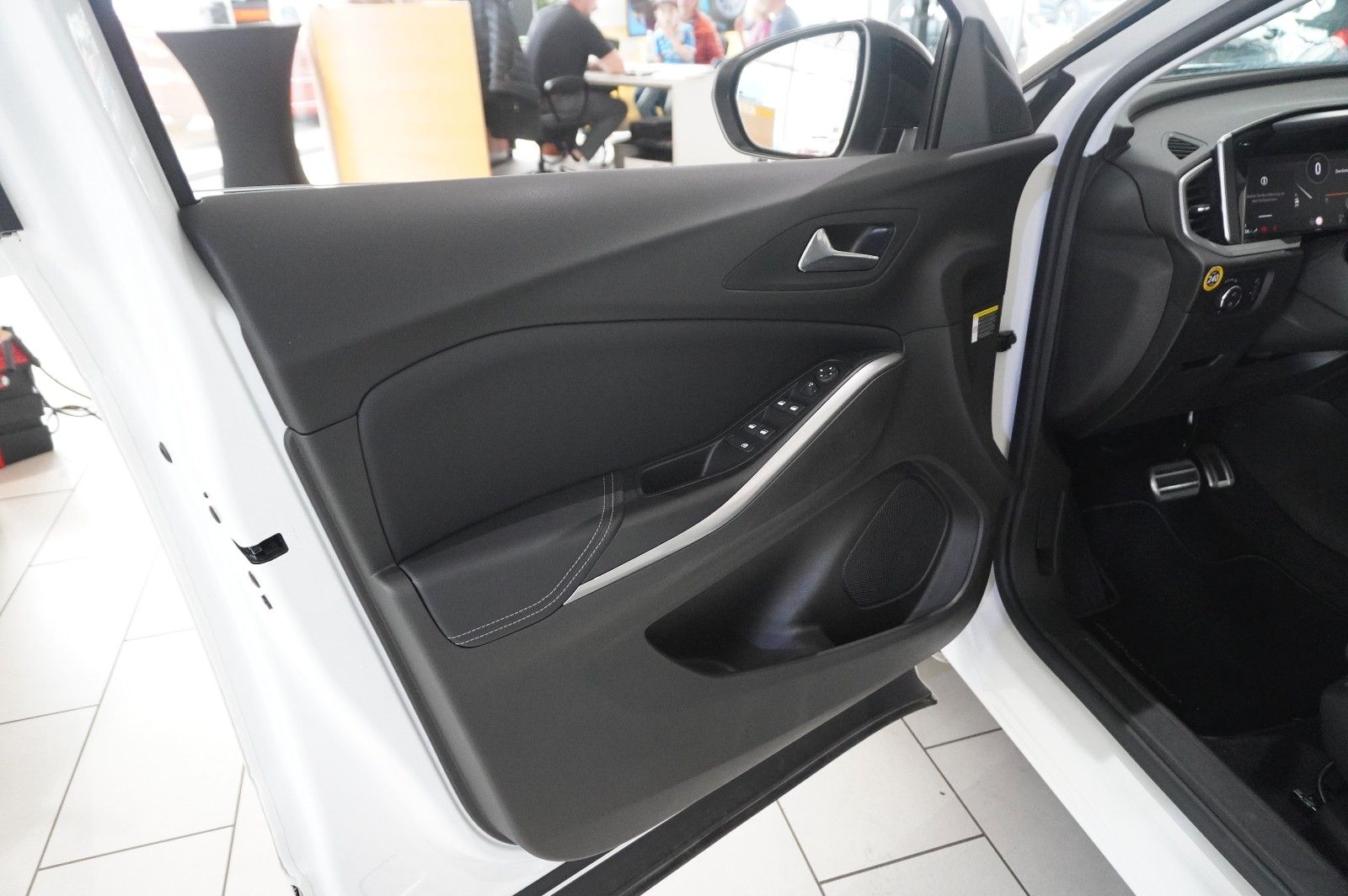 Fahrzeugabbildung Opel Grandland (X) 1.6T GSe HYBRID 4X4 NAVI/LED/SPORT