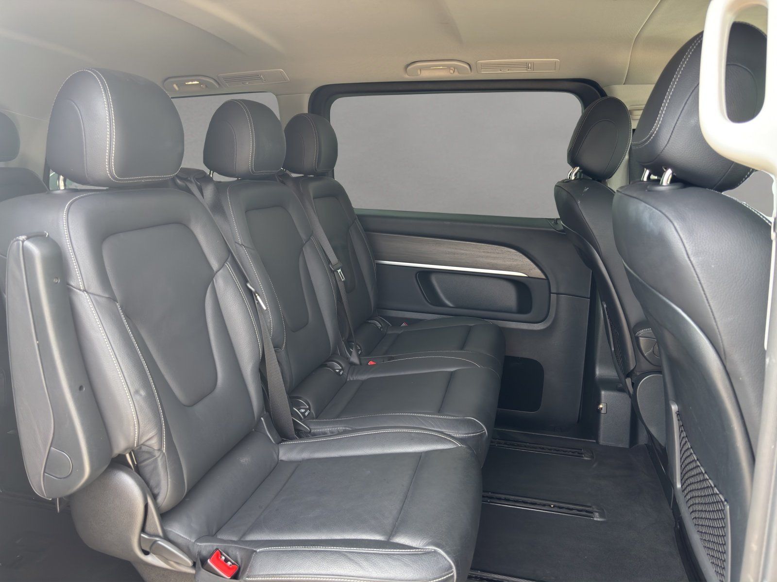 Fahrzeugabbildung Mercedes-Benz V300d 4M XL Avantg DISTRO 8-Sitz AHK Standh MLED