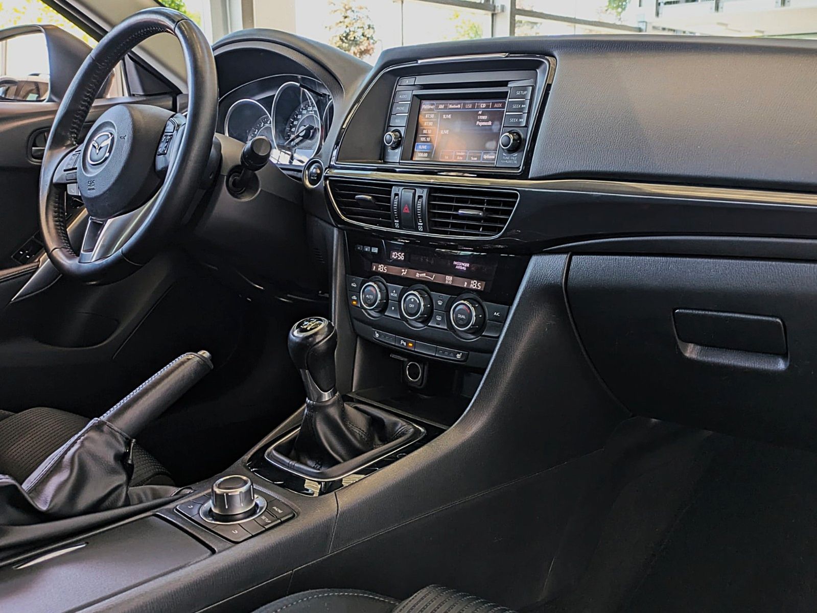 Fahrzeugabbildung Mazda 6 Kombi Center-Line KLIMAAUT SITZHEIZG NAVI 19''
