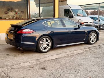 Porsche Panamera - 4