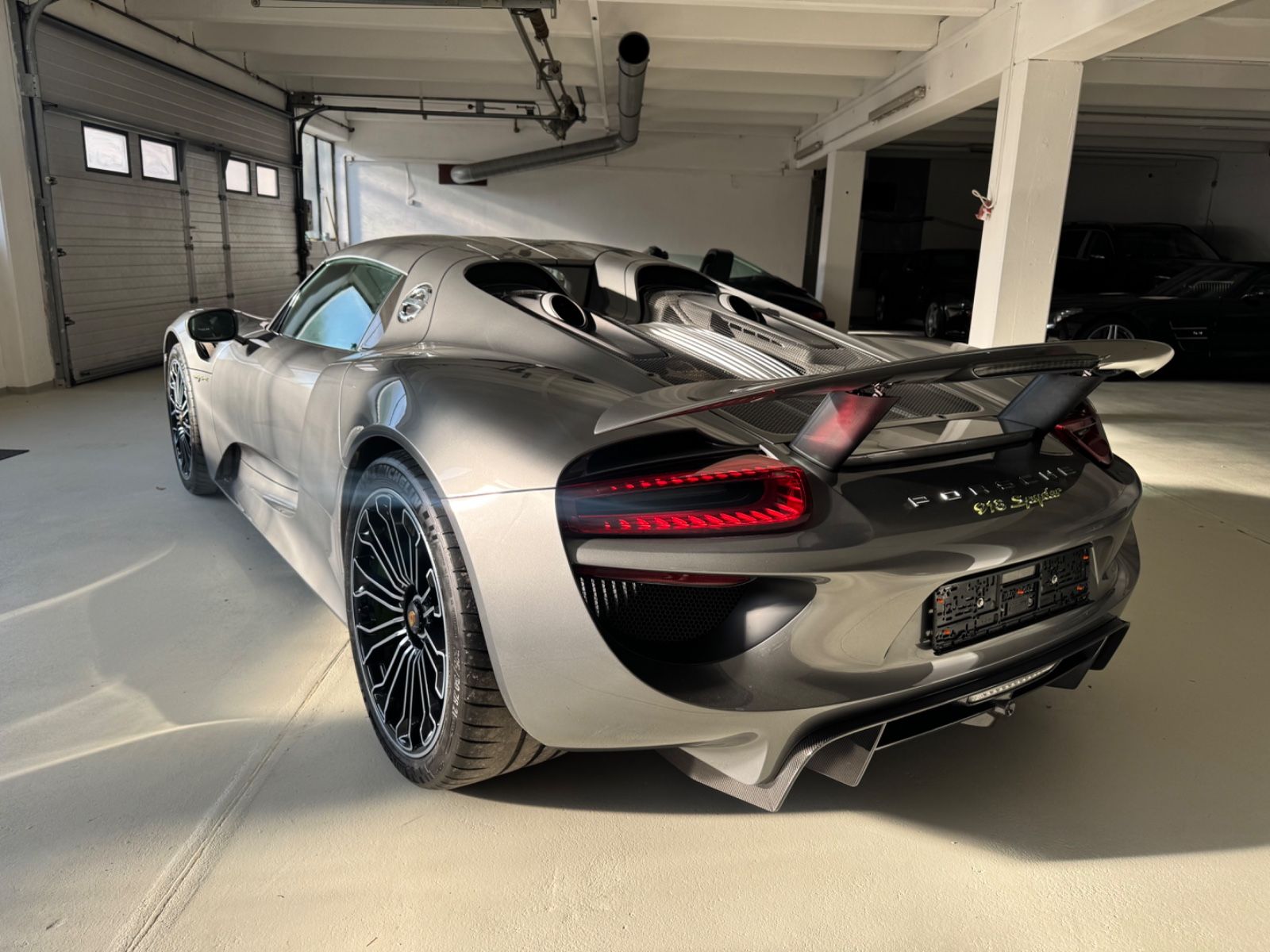 Porsche 918 Spyder METEORGRAU  LIFT 8