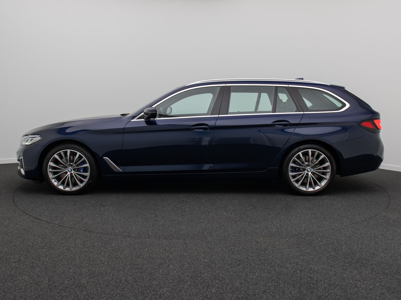 Fahrzeugabbildung BMW 530d xD Luxury Line HUD DAB AHK Panorama H/K 19"
