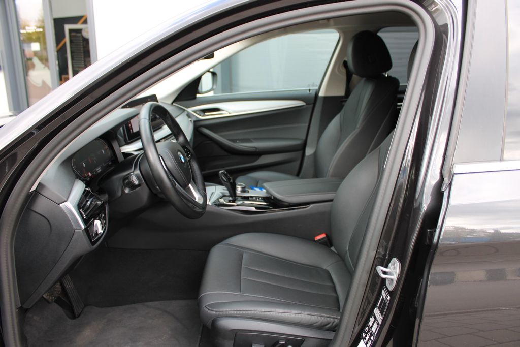 BMW 520d xDrive Touring AUT LED AHK NAVI LEDER LIVE