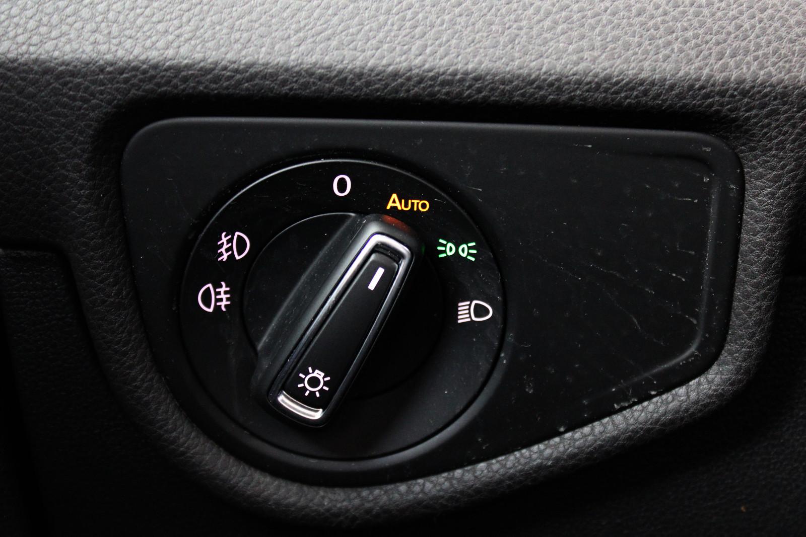 Volkswagen Touran *7 Sitzer* *Tüv&Inspektion Neu*Navi*Leder