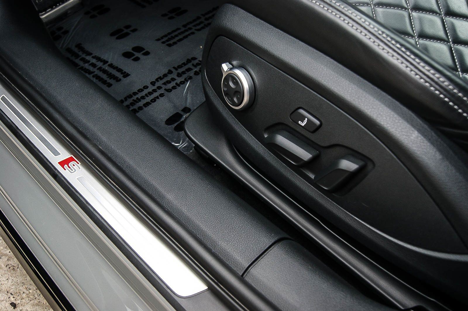 Fahrzeugabbildung Audi A4 Avant 45TFSI quattro edition one LEDER MATRIX