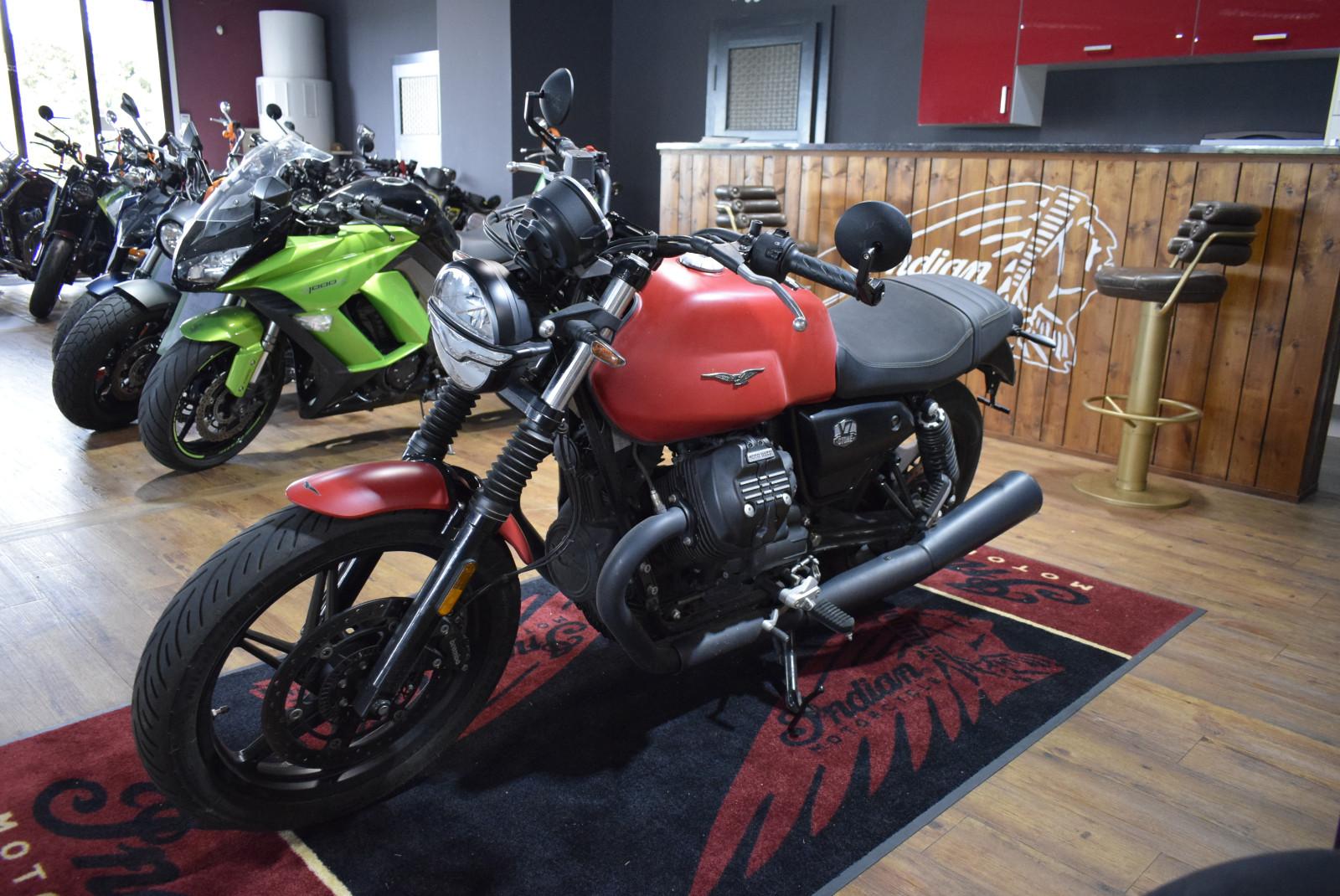 Moto Guzzi V7 Stone 1Hand